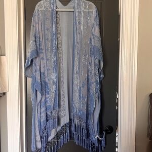 Elegant Blue Patterned Kimono Shawl
